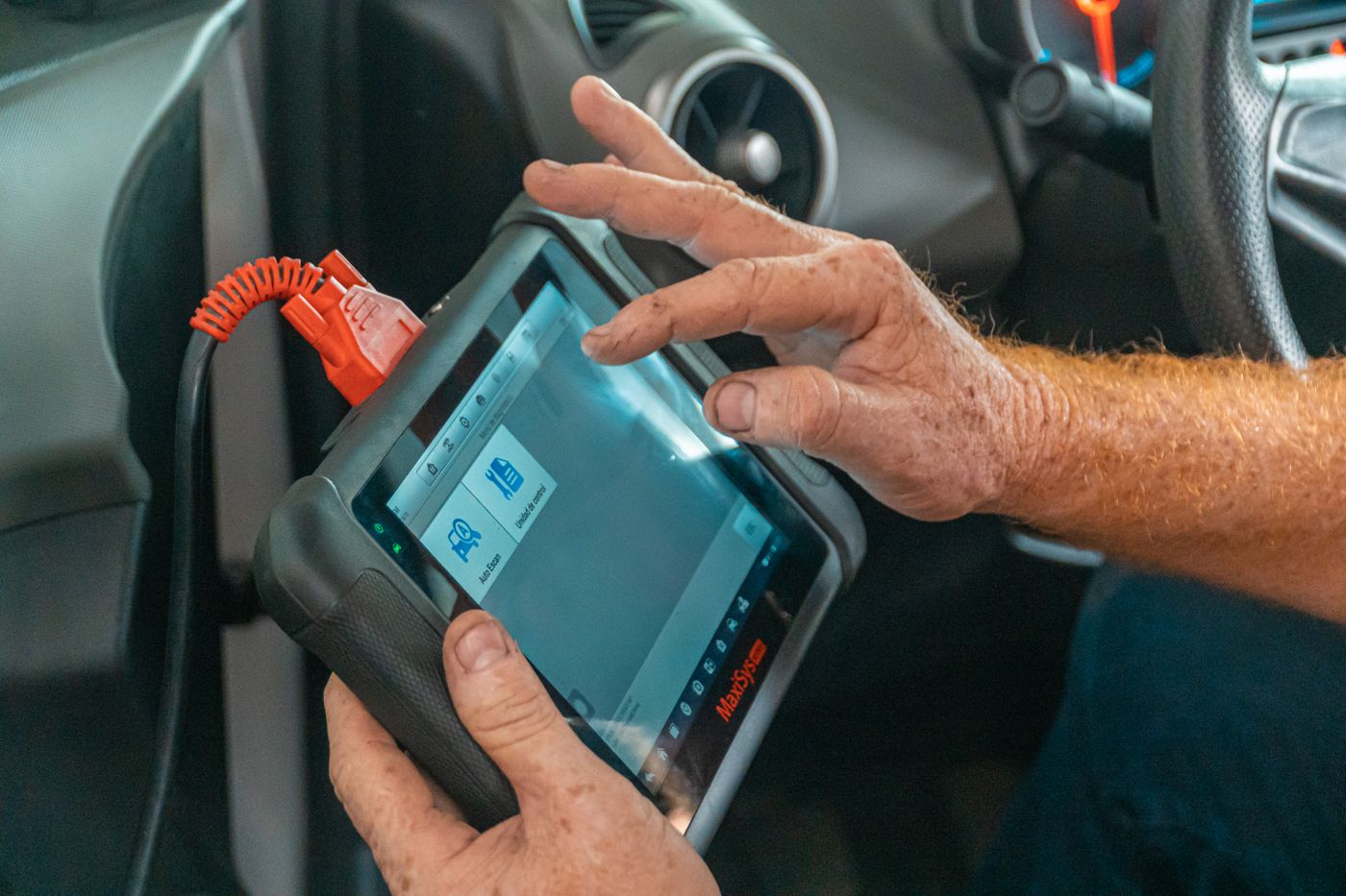 Revisión técnica del motor de un vehículo